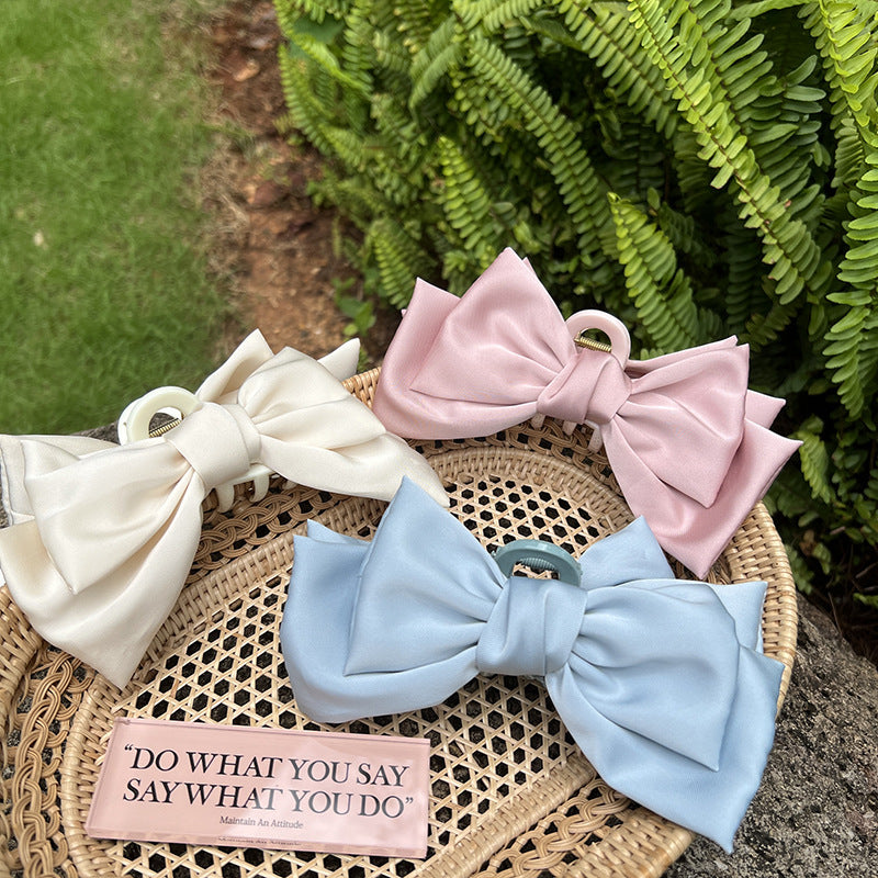 Oversized Bow Grab Clip